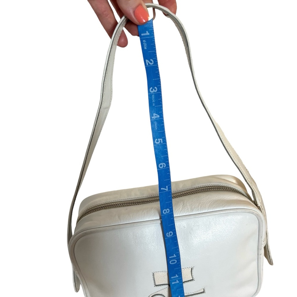 Courrèges vintage leather bag iconic camera bag with signature front logo white - Picture 9 of 16